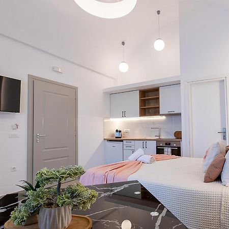 Santorini Villatzio Suites 梅萨雷亚 外观 照片